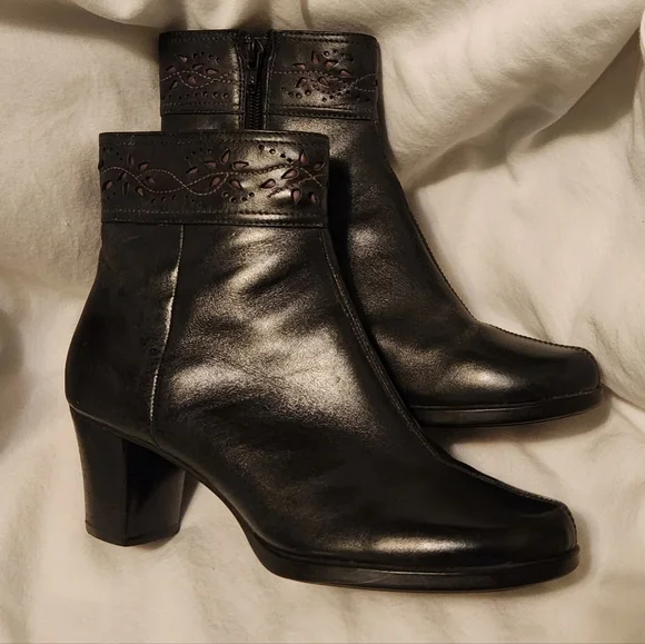 CLARKS Black and Pink Leather Zip up booties Sz 8 - Picture 6 of 10